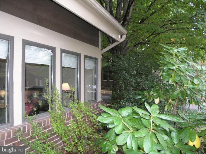 11001 Thrush Ridge Road Reston, VA 20191 - Photo 4 of 29 Exterior #2