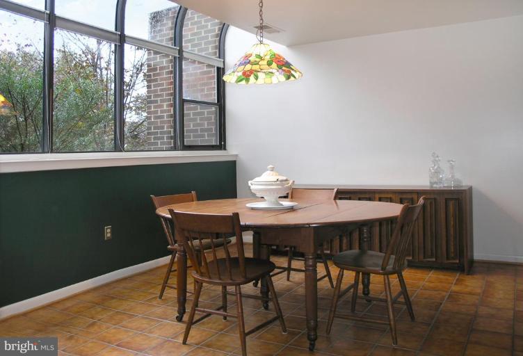 11001 Thrush Ridge Road Reston, VA 20191 - Photo 5 of 29 Dining Room