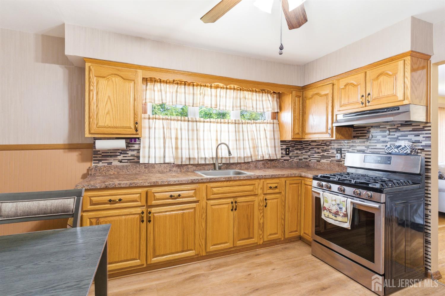 66 Rose Street Edison, NJ 08817 - Photo 14 of 30