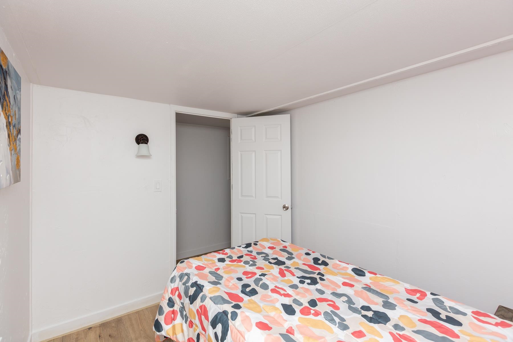 424 32 Road, Unit 112 Clifton, CO 81520 - Photo 18 of 41 a bedroom with a bed and a lamp