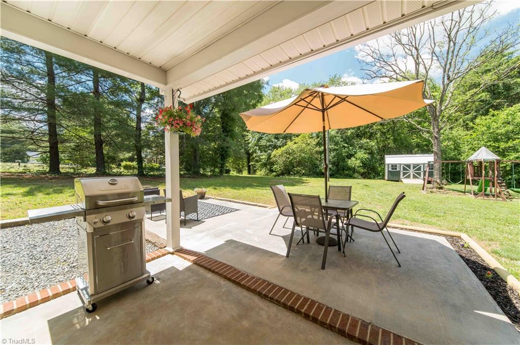2186 Vienna Dozier Road Pfafftown, NC 27040 - Photo 5 of 24