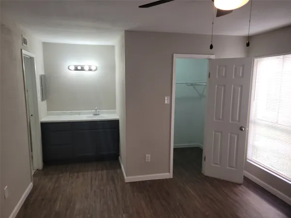 $1,600 | 7200 West T C Jester Boulevard, Unit 2403, Houston, TX 77088