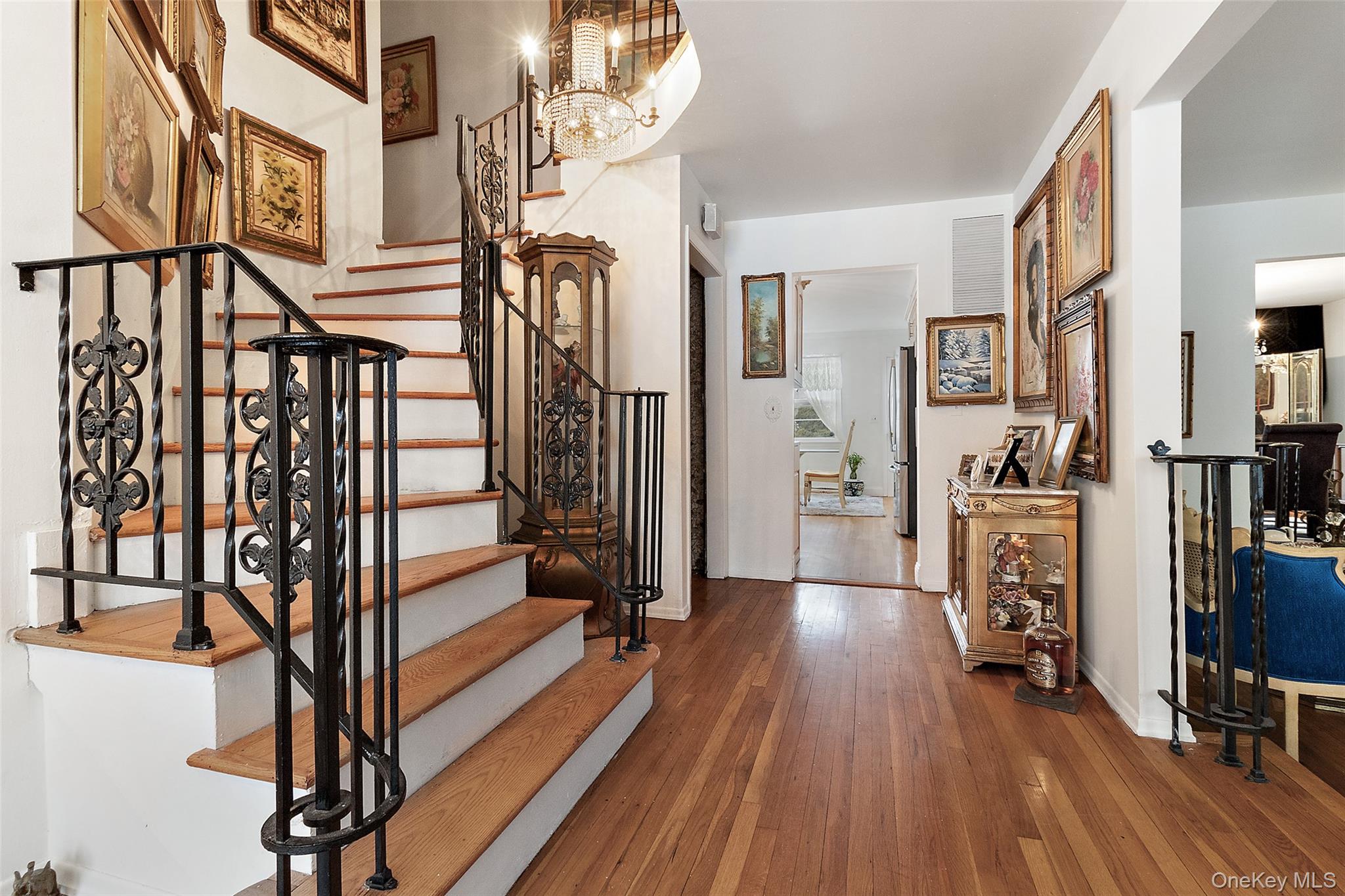 20 Old Farm Road Scarsdale, NY 10583 - Photo 14 of 40 a view of entryway with livingroom and wooden floor