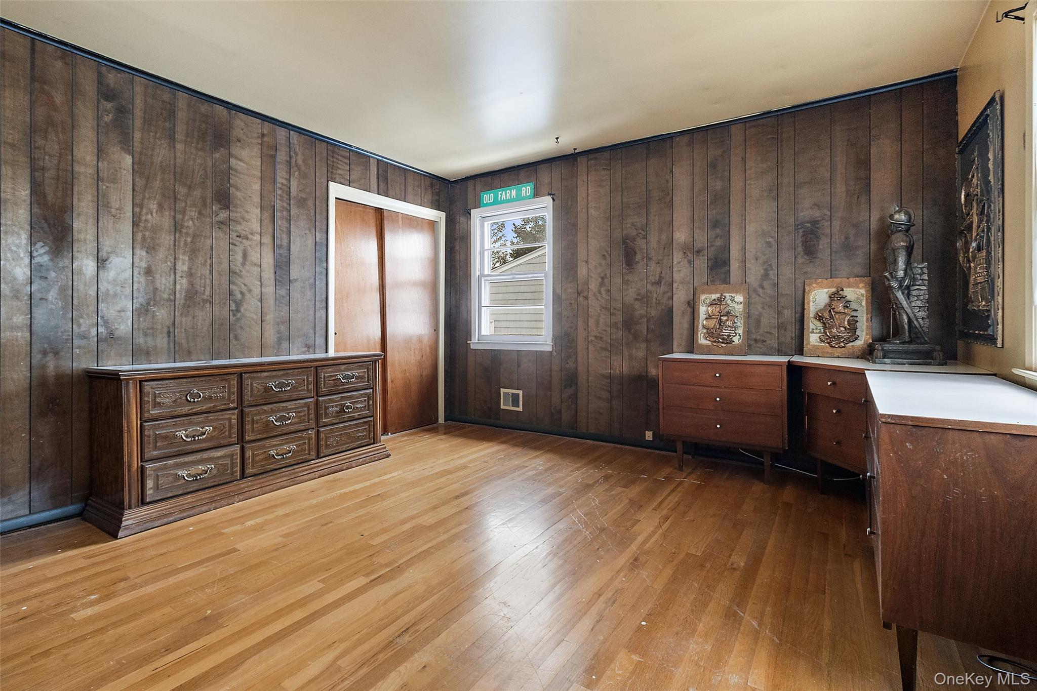 20 Old Farm Road Scarsdale, NY 10583 - Photo 21 of 41 Alternate view of the Secondary Bedroom