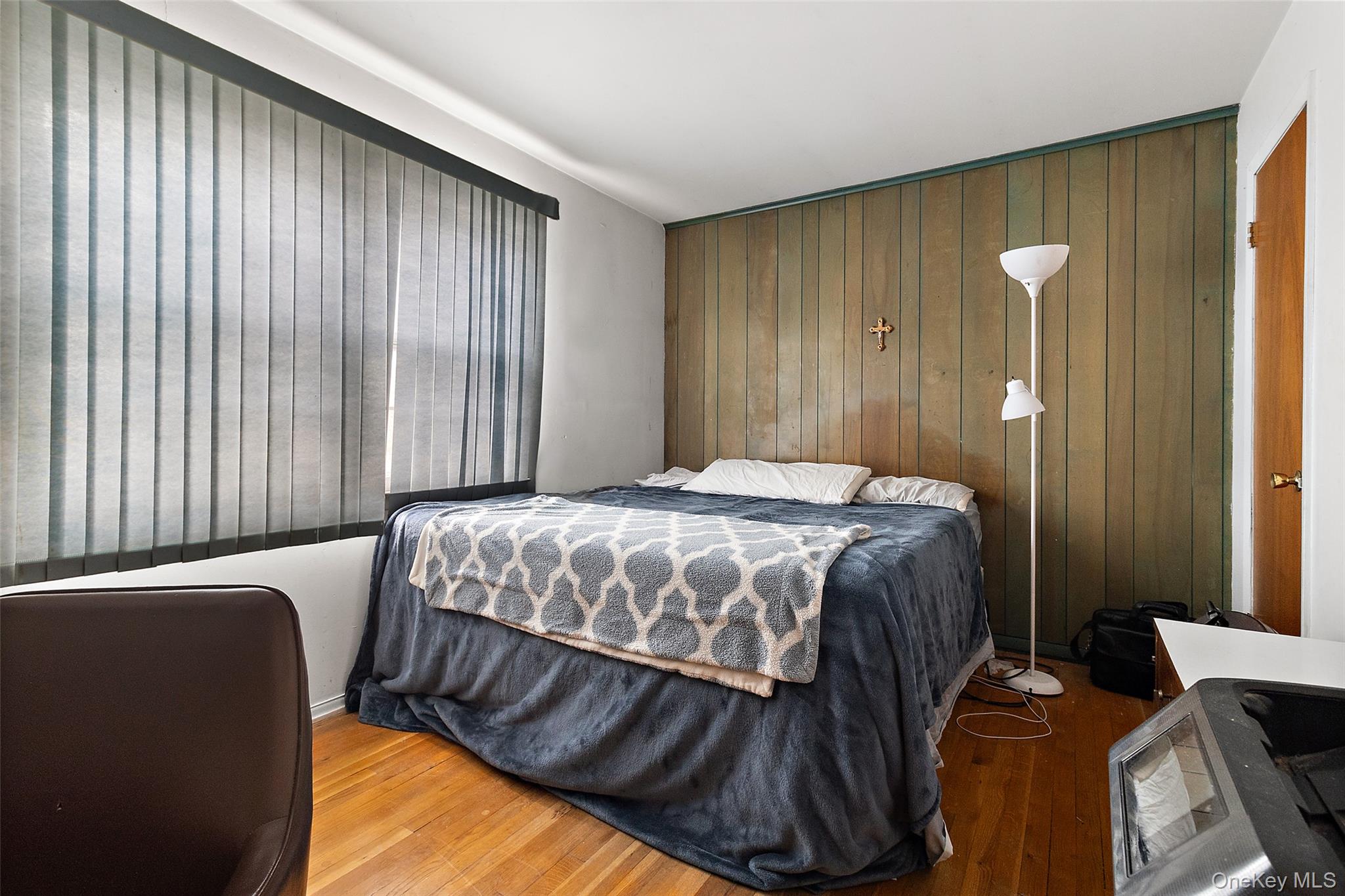 20 Old Farm Road Scarsdale, NY 10583 - Photo 24 of 40 a bedroom with a bed and a window