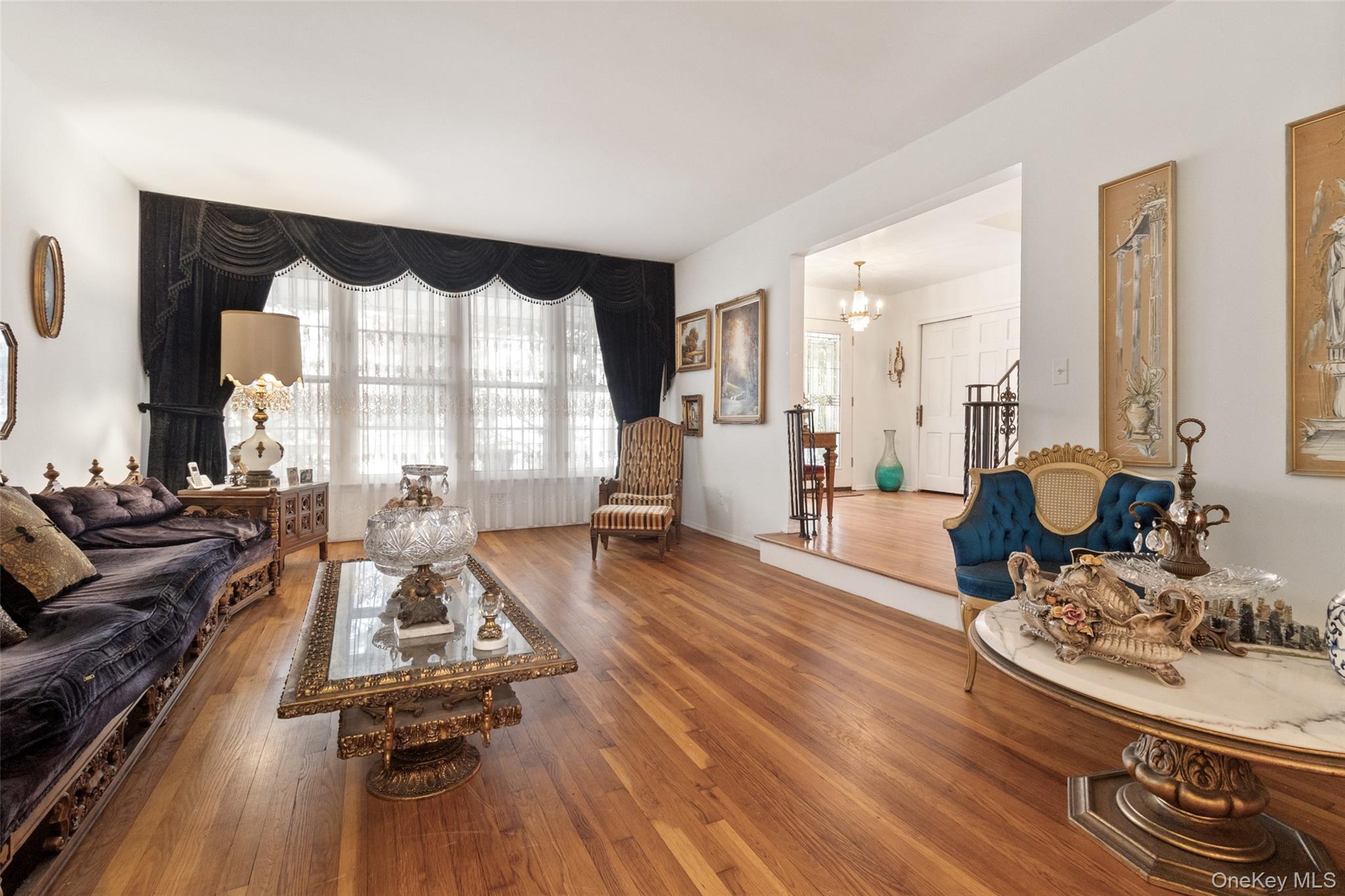 20 Old Farm Road Scarsdale, NY 10583 - Photo 6 of 41 Alternate view of the living room facing the entrance
