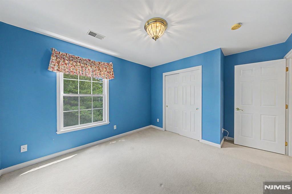 1 Skytop Ridge Oakland, NJ 07436 - Photo 20 of 43