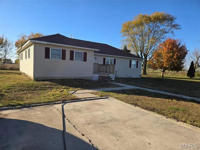 $270,000 | 1590 Hookdale Avenue, Keyesport, IL 62253