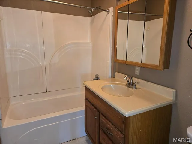 $270,000 | 1590 Hookdale Avenue, Keyesport, IL 62253