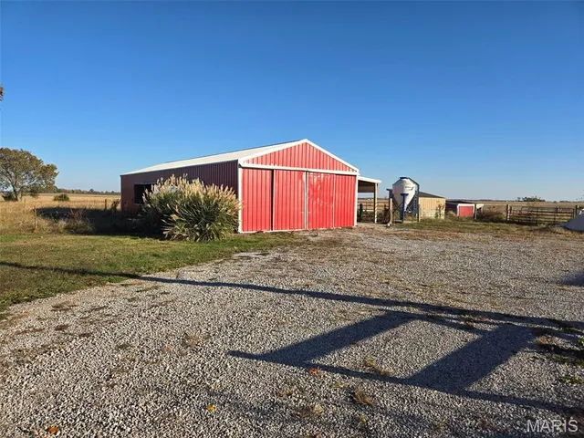 $270,000 | 1590 Hookdale Avenue, Keyesport, IL 62253