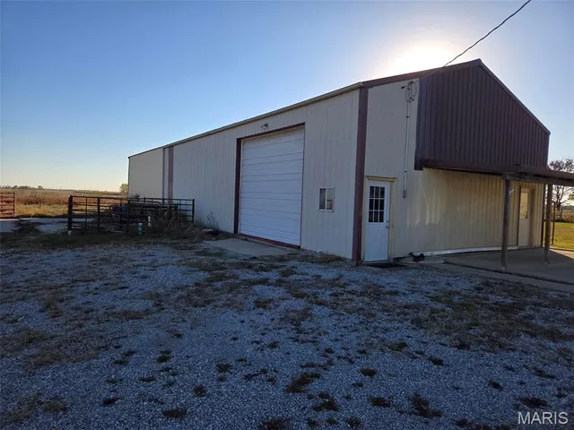 $270,000 | 1590 Hookdale Avenue, Keyesport, IL 62253