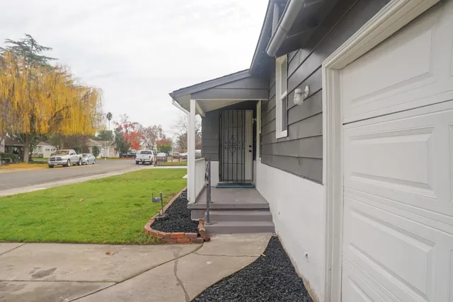 a view of a pathway of a building