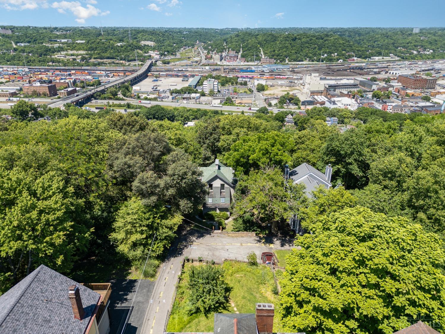 3 Foxhall Court Cincinnati, OH 45219 - Photo 2 of 37