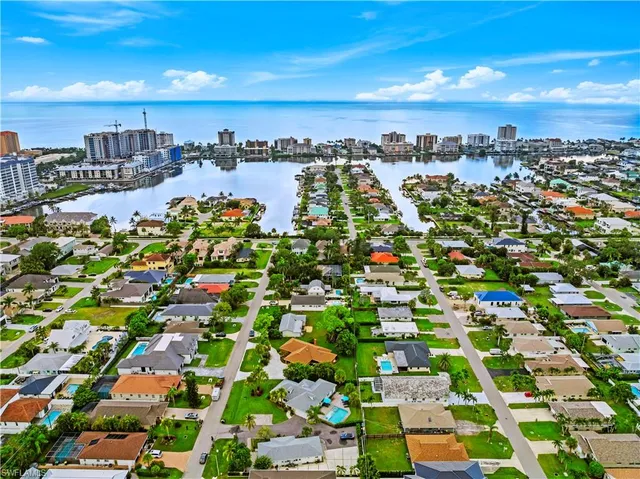 $825,000 | 549 94th Avenue North, Naples, FL 34108