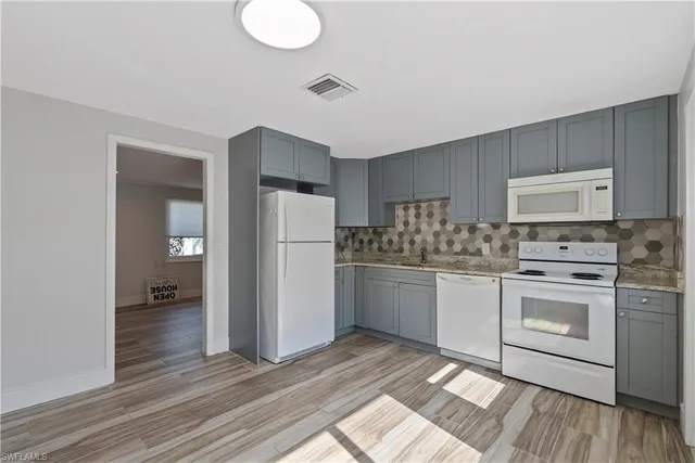 $825,000 | 549 94th Avenue North, Naples, FL 34108