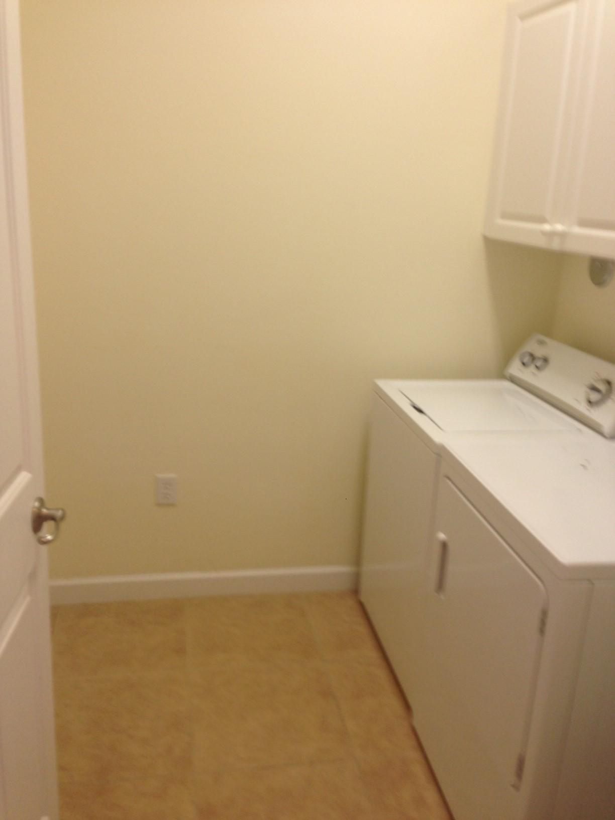 2775 Ravella Way Palm Beach Gardens, FL 33410 - Photo 13 of 17 Laundry room