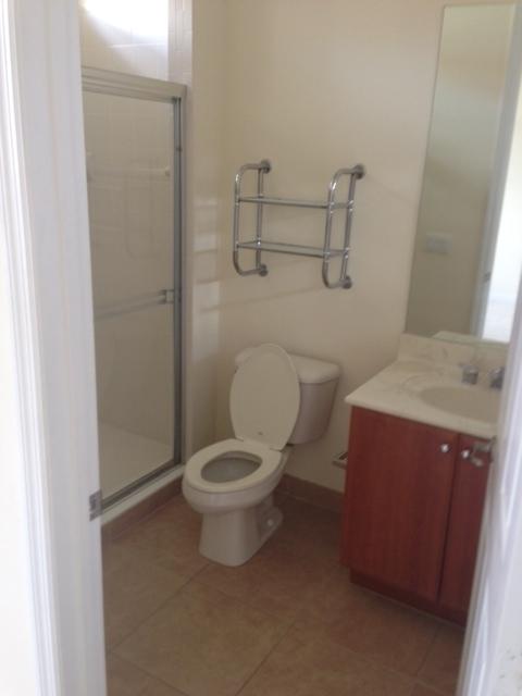 2775 Ravella Way Palm Beach Gardens, FL 33410 - Photo 14 of 17 Guest bath