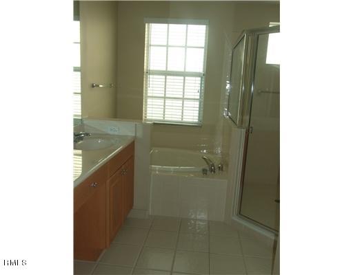 2775 Ravella Way Palm Beach Gardens, FL 33410 - Photo 5 of 17 bathroom