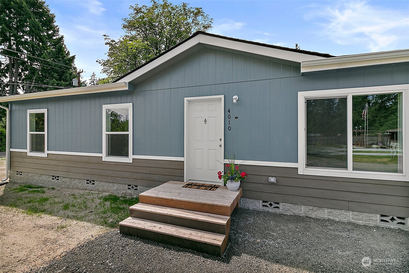 4010 Sunnyslope Road Southwest Port Orchard, WA 98367 - Photo 2 of 35 Gallery Image 2