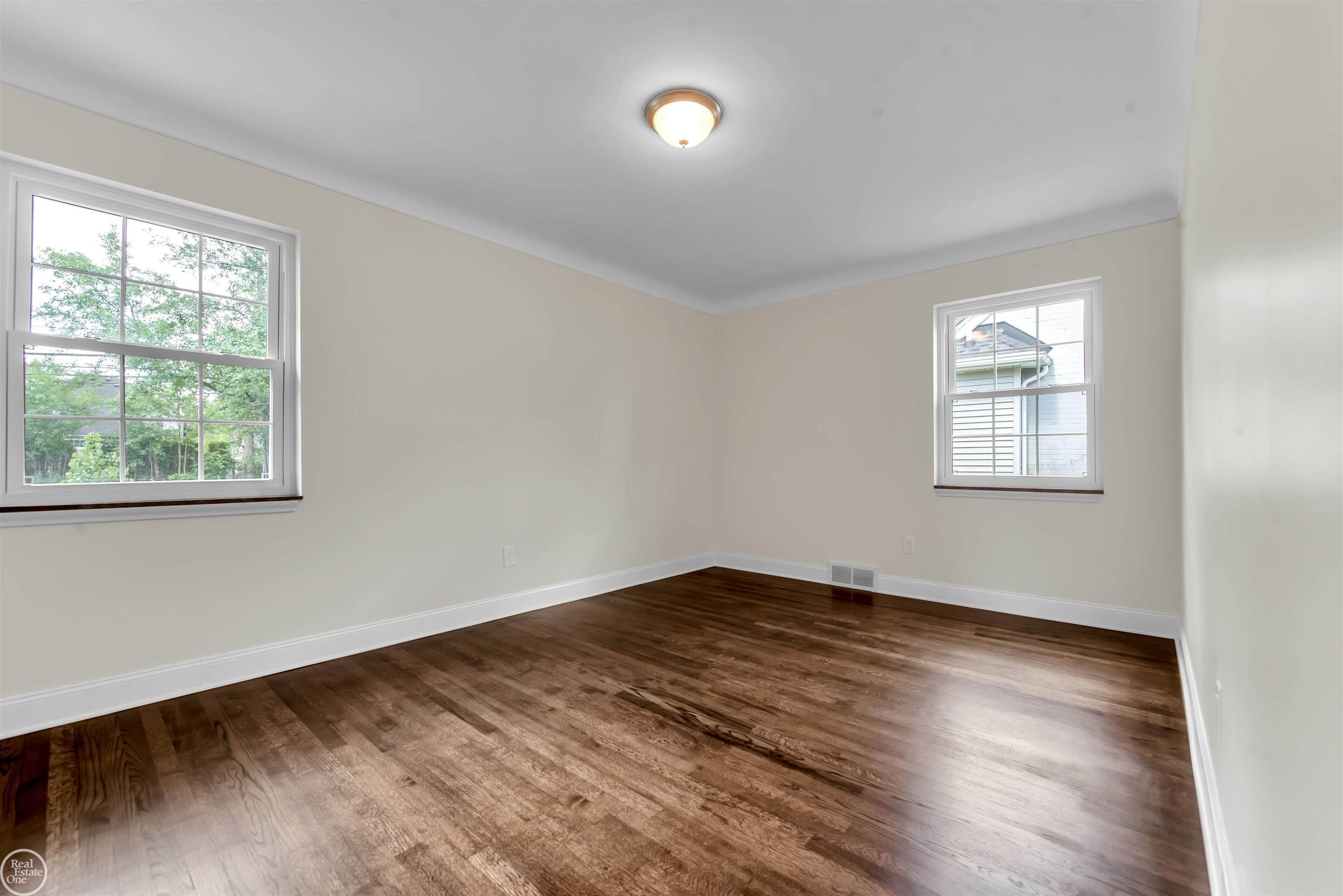 1451 South Renaud Road Grosse Pointe, MI 48236 - Photo 12 of 31 50084361-12.JPG