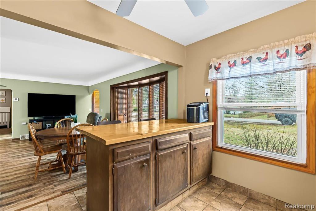 16524 Rougeway Street Livonia, MI 48154 - Photo 10 of 21 Gallery Image 10