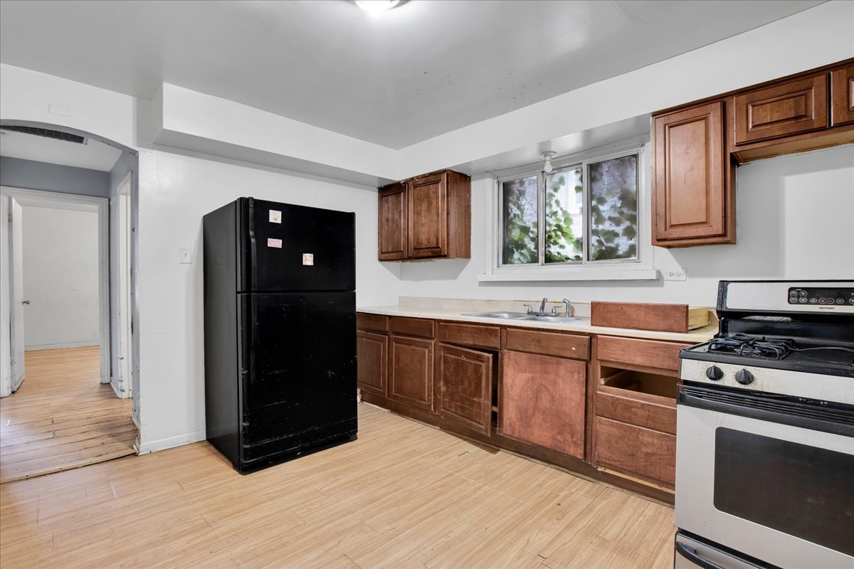 9302 South Rhodes Avenue Chicago, IL 60619 - Photo 5 of 21