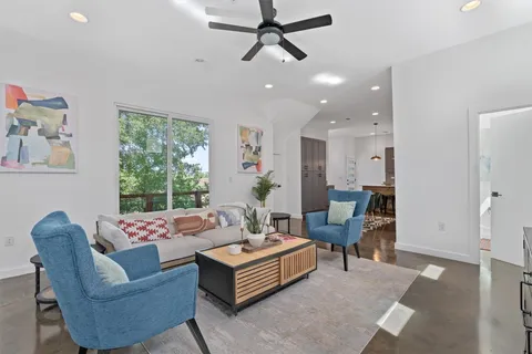$3,600 | 2411 East 11th Street, Unit 1, Austin, TX 78702