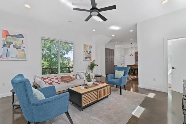 $3,600 | 2411 East 11th Street, Unit 1, Austin, TX 78702