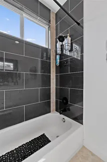 $3,600 | 2411 East 11th Street, Unit 1, Austin, TX 78702