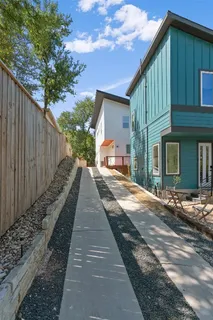 $3,600 | 2411 East 11th Street, Unit 1, Austin, TX 78702