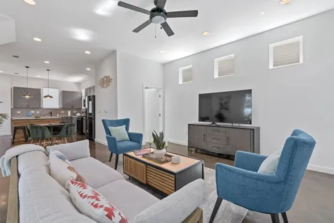 $3,600 | 2411 East 11th Street, Unit 1, Austin, TX 78702
