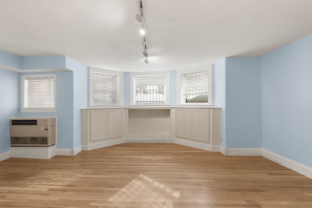 242 Beacon Street, Unit 1 Boston, MA 02116 - Photo 5 of 29