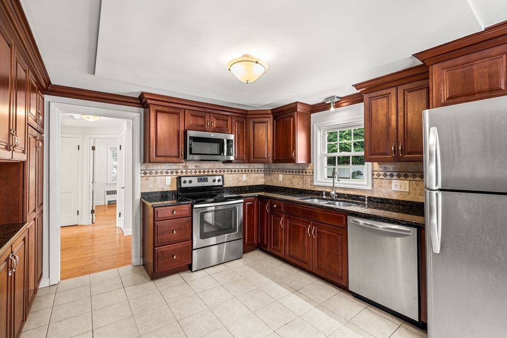 281 Lowell Street Lexington, MA 02420 - Photo 8 of 42