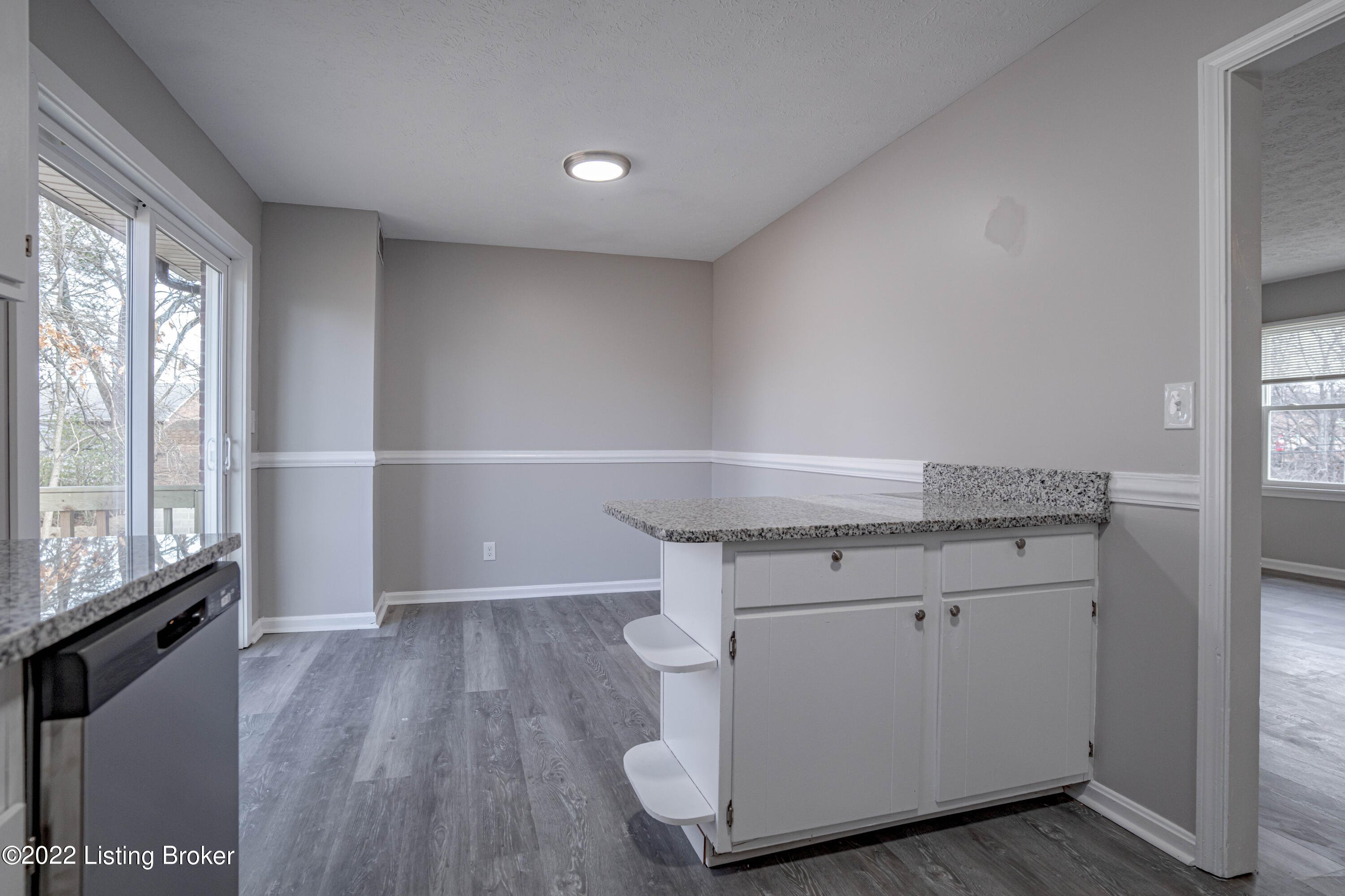 272 Topfield Road Louisville, KY 40229 - Photo 9 of 52 DSC01364