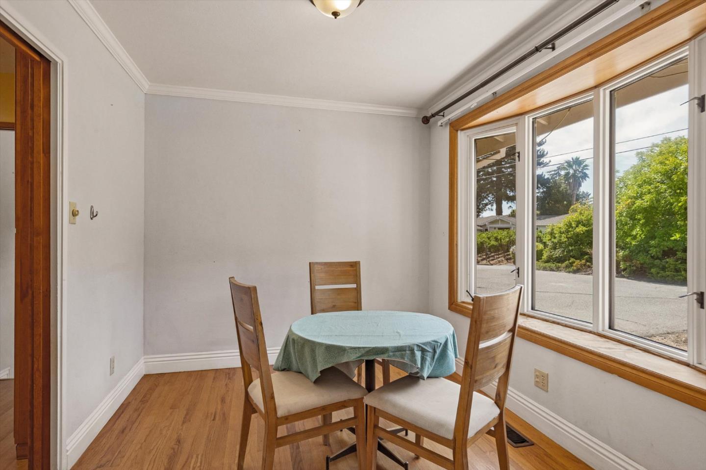 20615 Leonard Road Saratoga, CA 95070 - Photo 12 of 29 Gallery Image 12