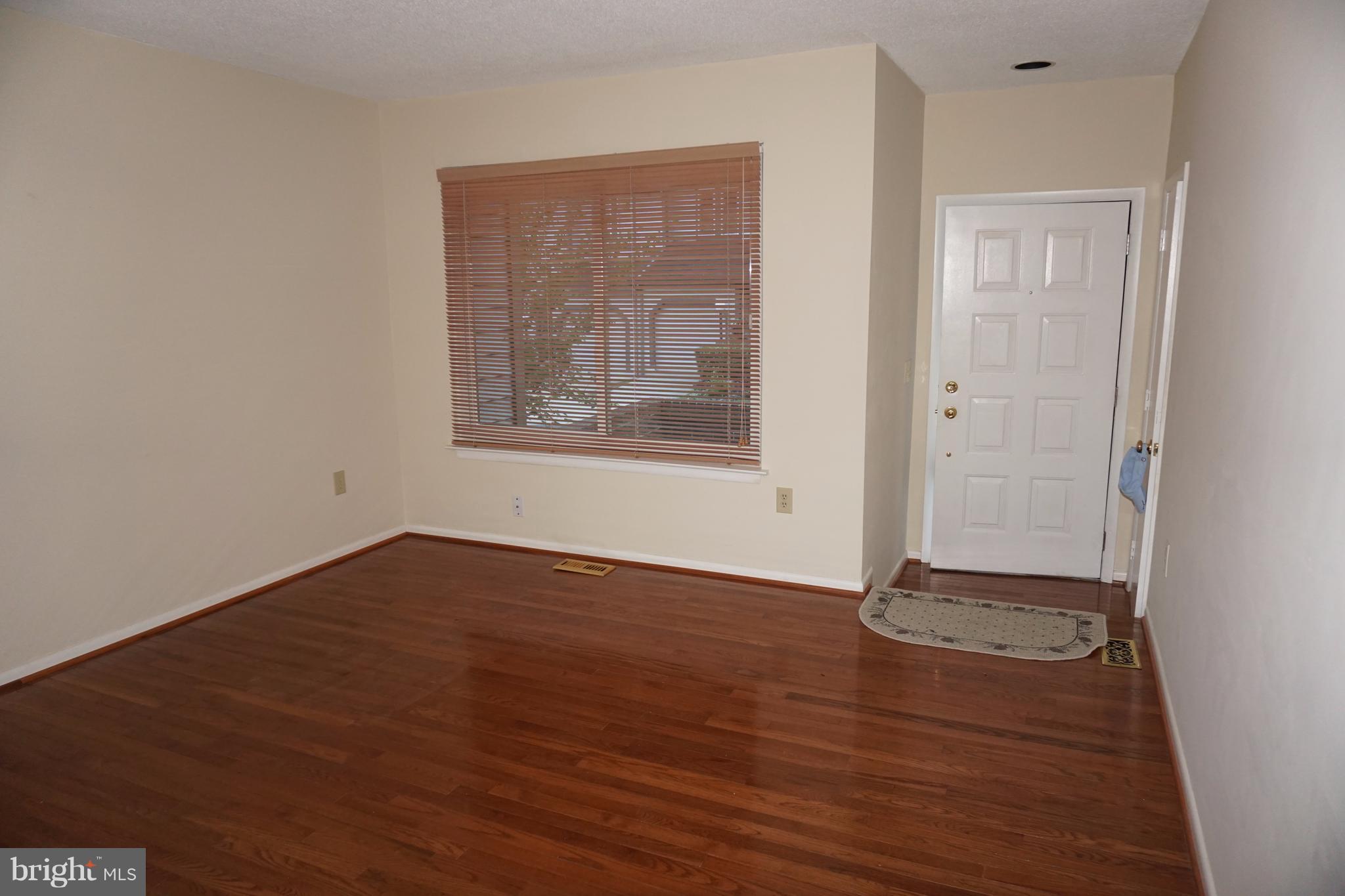 5459 Vantage Point Road, Unit 14 Columbia, MD 21044 - Photo 5 of 30 Living Room