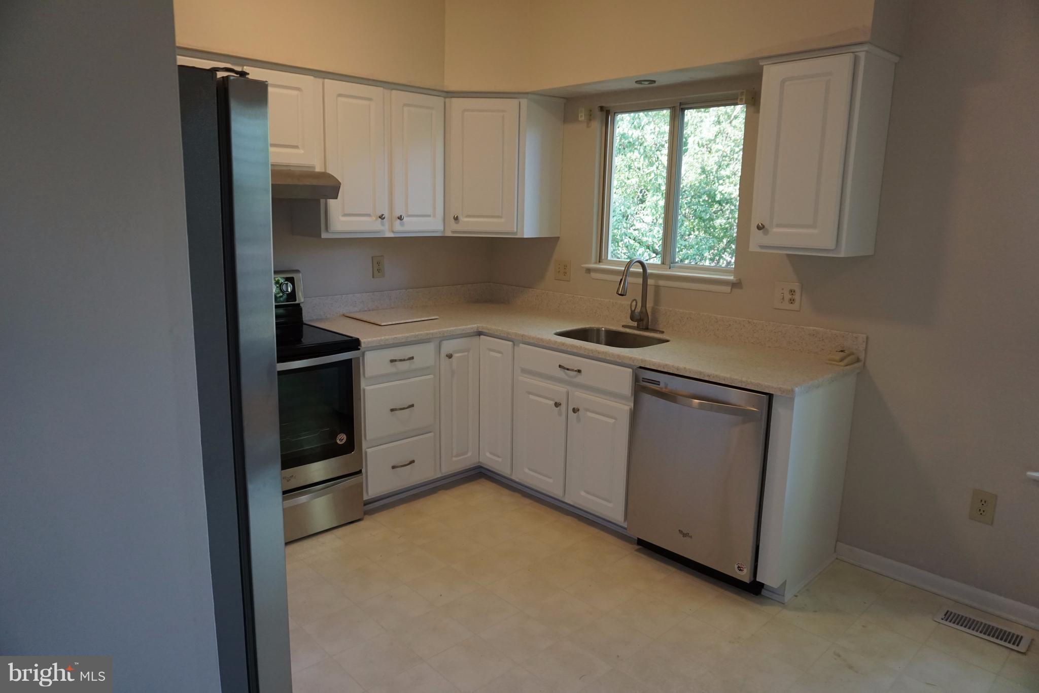 5459 Vantage Point Road, Unit 14 Columbia, MD 21044 - Photo 9 of 30 Kitchen