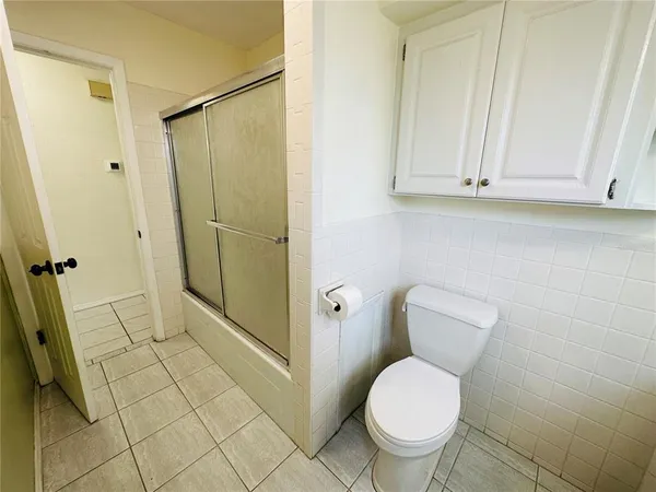 a bathroom with a toilet and a shower