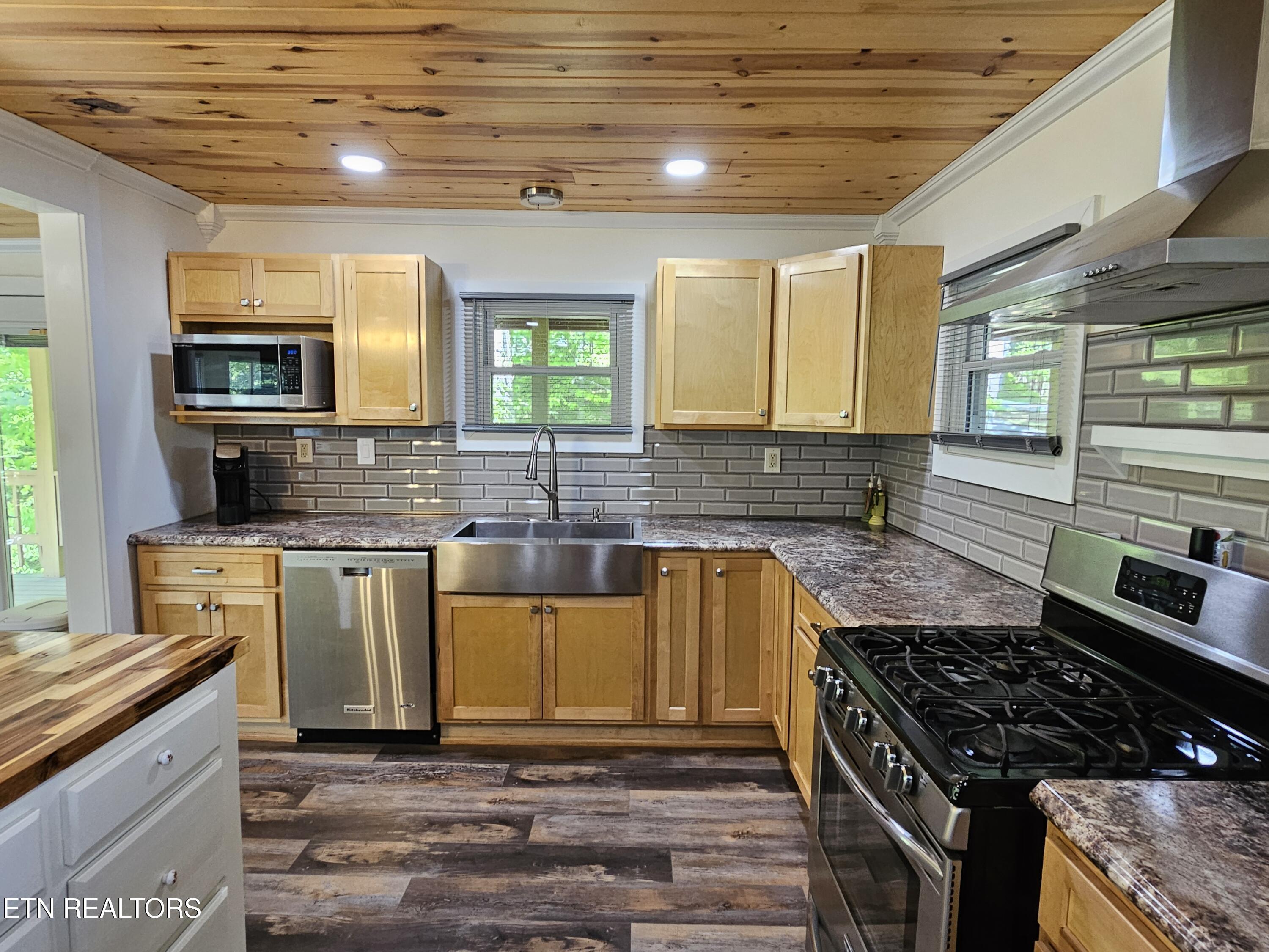 355 Eli Lane Oneida, TN 37841 - Photo 14 of 58 Kitchen