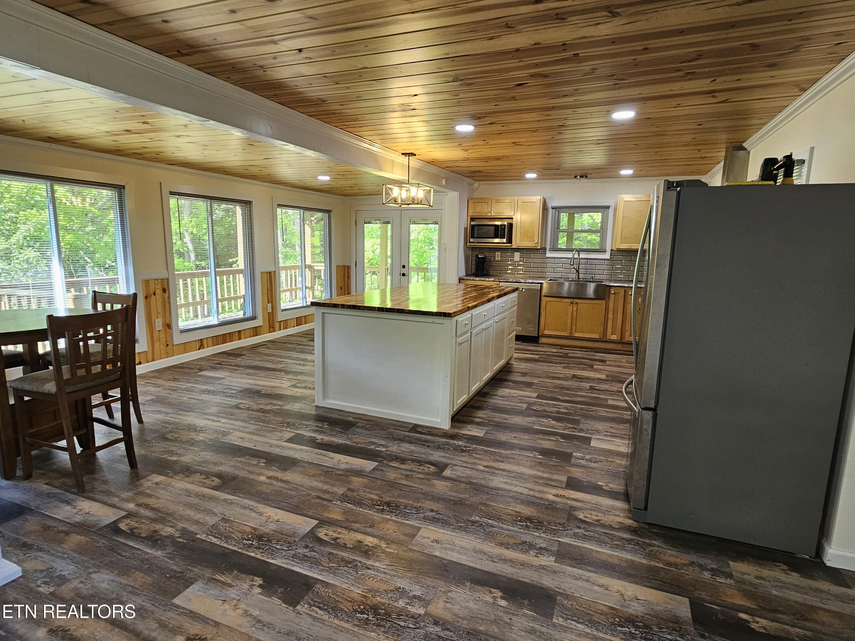 355 Eli Lane Oneida, TN 37841 - Photo 23 of 58 Kitchen