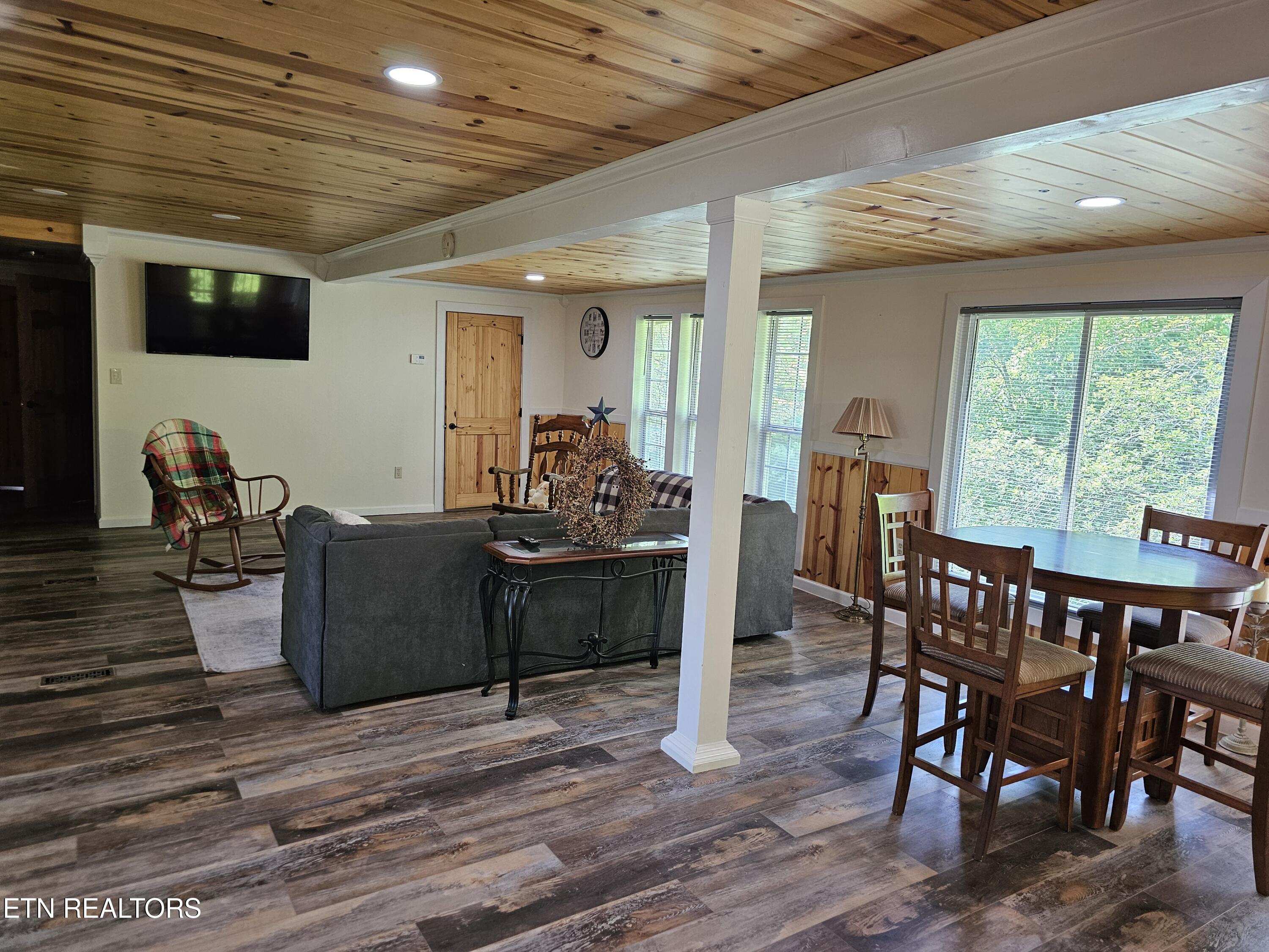 355 Eli Lane Oneida, TN 37841 - Photo 25 of 58 Great Room