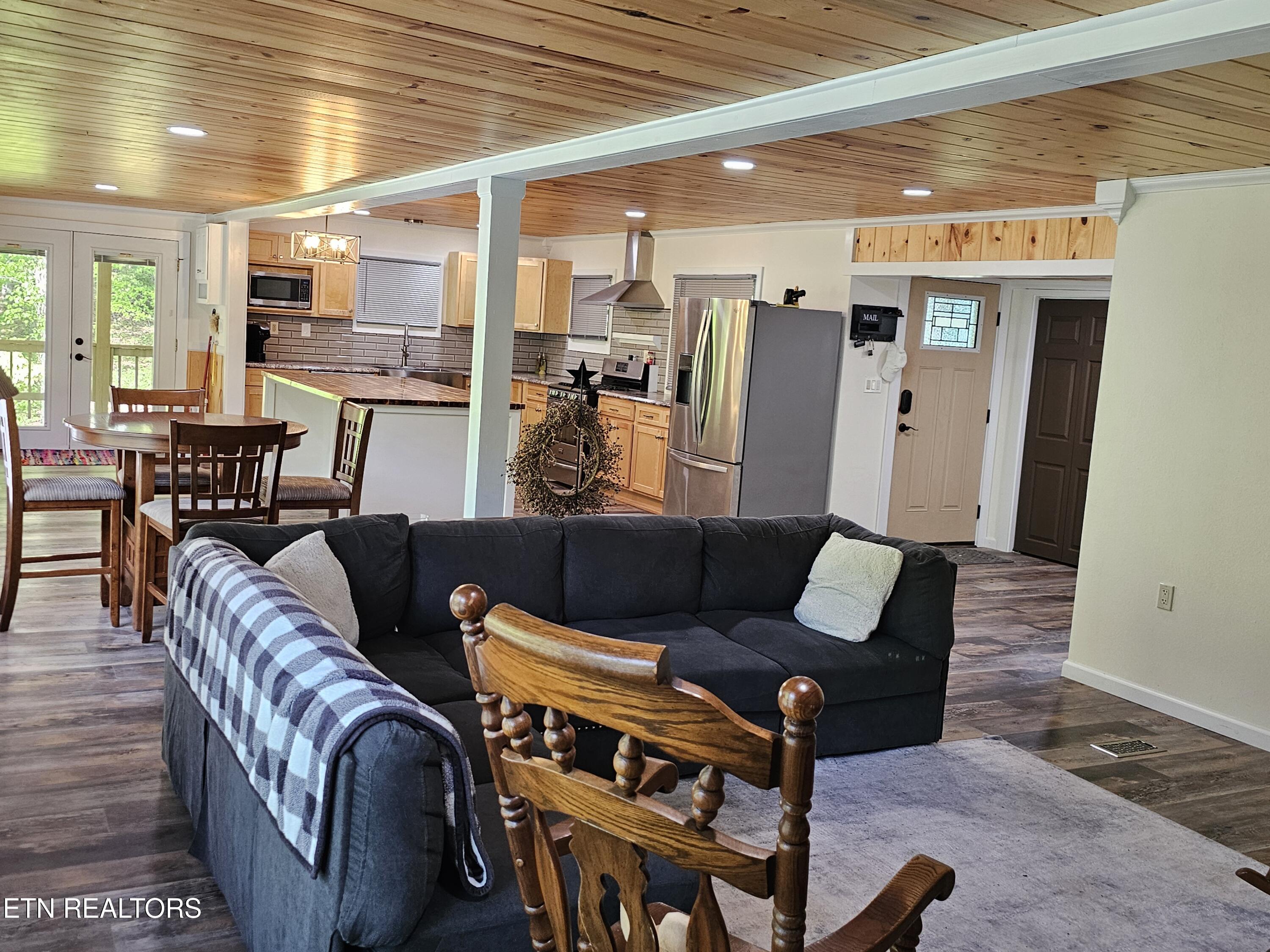 355 Eli Lane Oneida, TN 37841 - Photo 26 of 58 Living Room