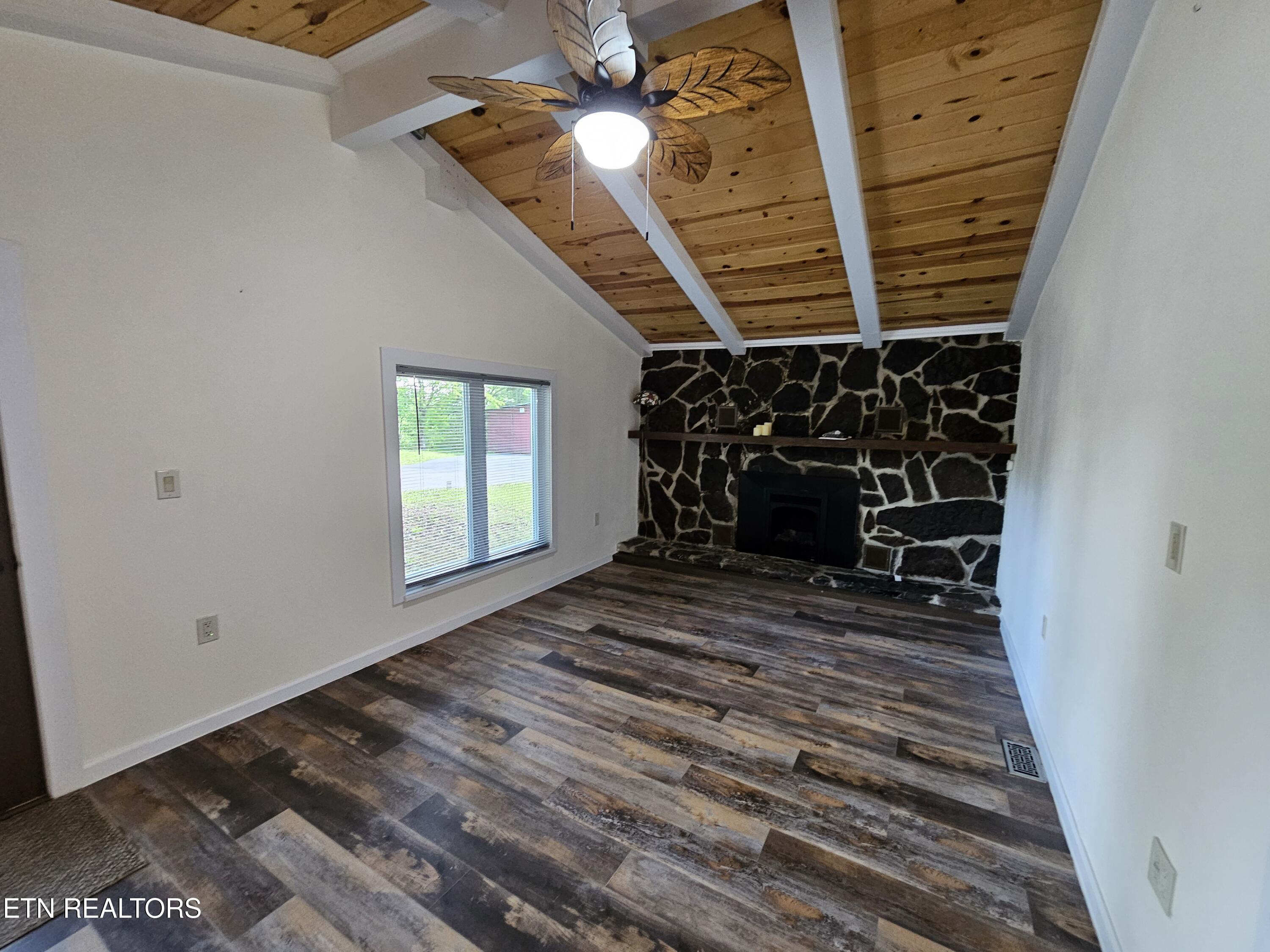 355 Eli Lane Oneida, TN 37841 - Photo 33 of 58 Primary BR