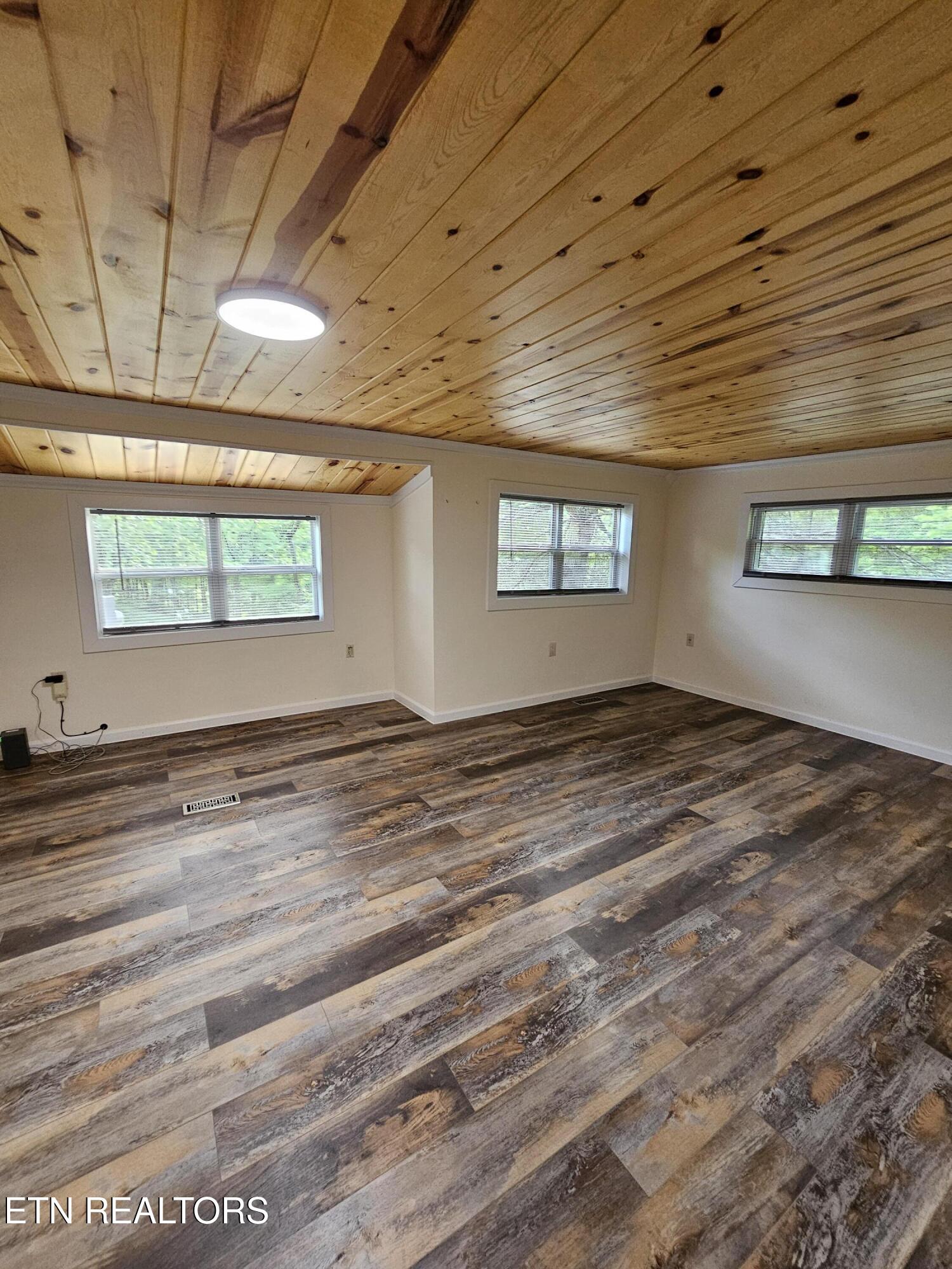 355 Eli Lane Oneida, TN 37841 - Photo 38 of 58 Guest BR