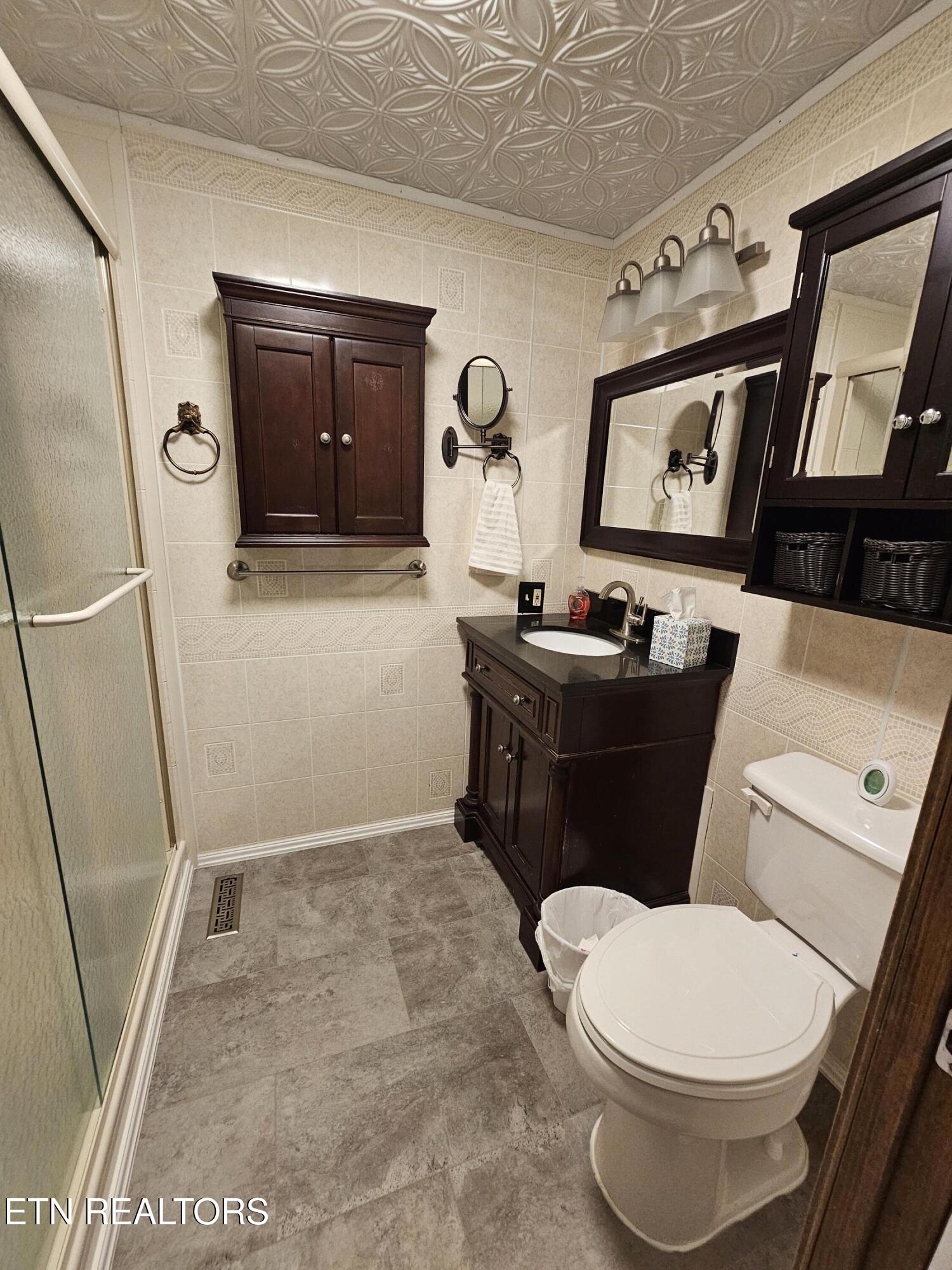 355 Eli Lane Oneida, TN 37841 - Photo 40 of 58 Guest Bath