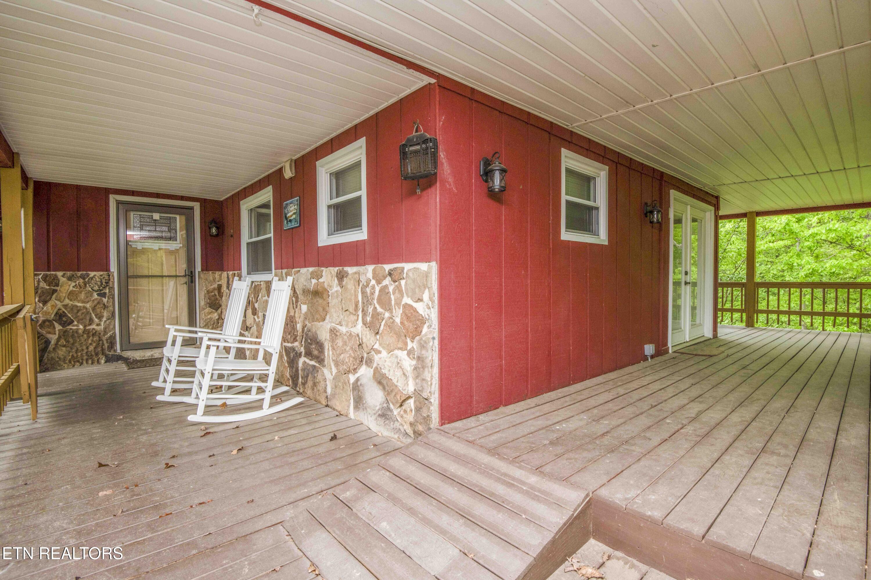 355 Eli Lane Oneida, TN 37841 - Photo 4 of 58 Front Porch