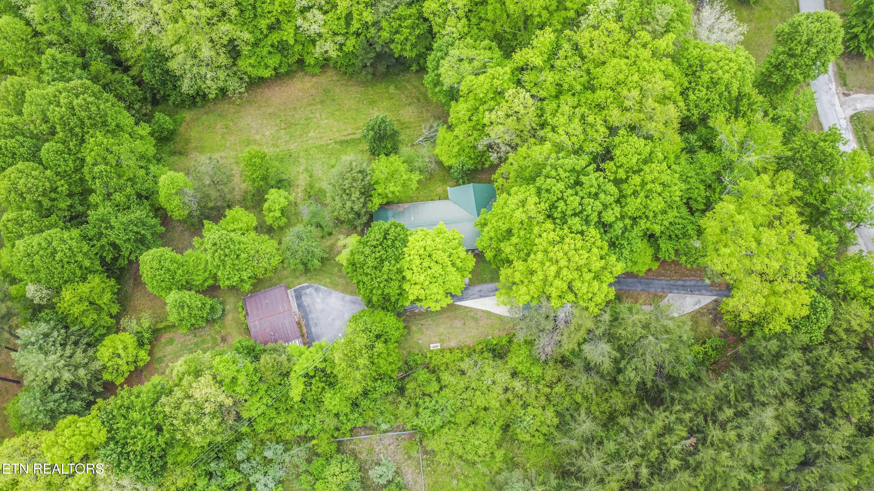 355 Eli Lane Oneida, TN 37841 - Photo 54 of 58 drone 11_1