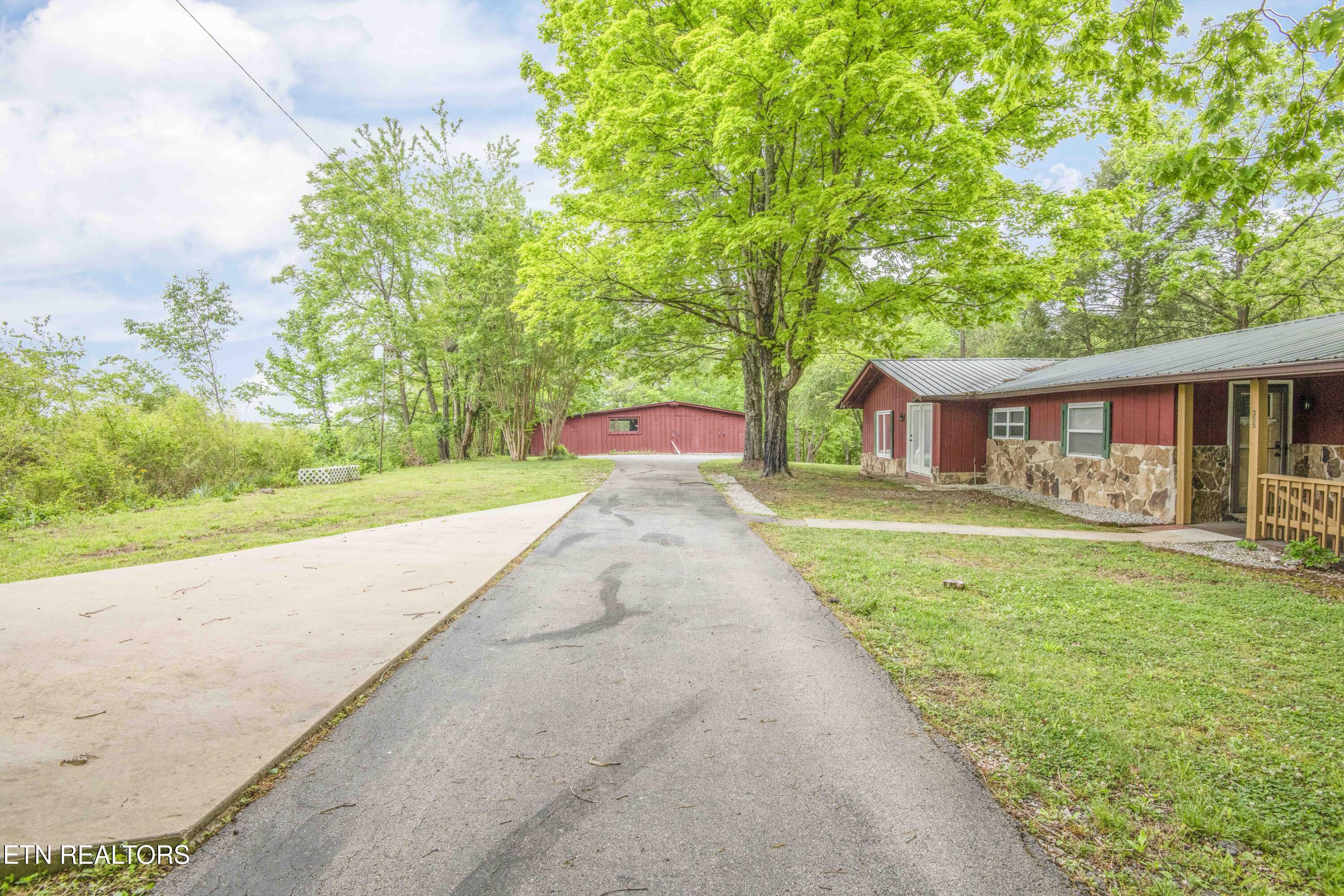 355 Eli Lane Oneida, TN 37841 - Photo 8 of 58 Front View