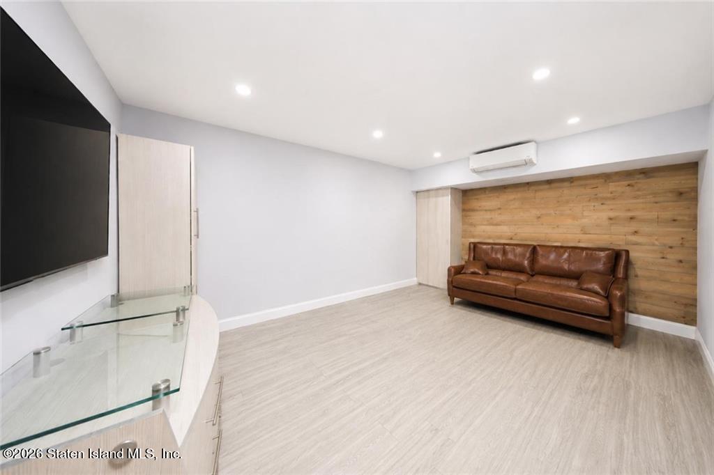 6475 Amboy Road Staten Island, NY 10309 - Photo 30 of 49 GetMedia (29)