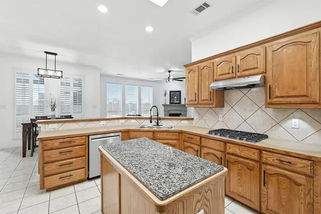 $447,900 | 10121 Red Bluff Lane, Fort Worth, TX 76177